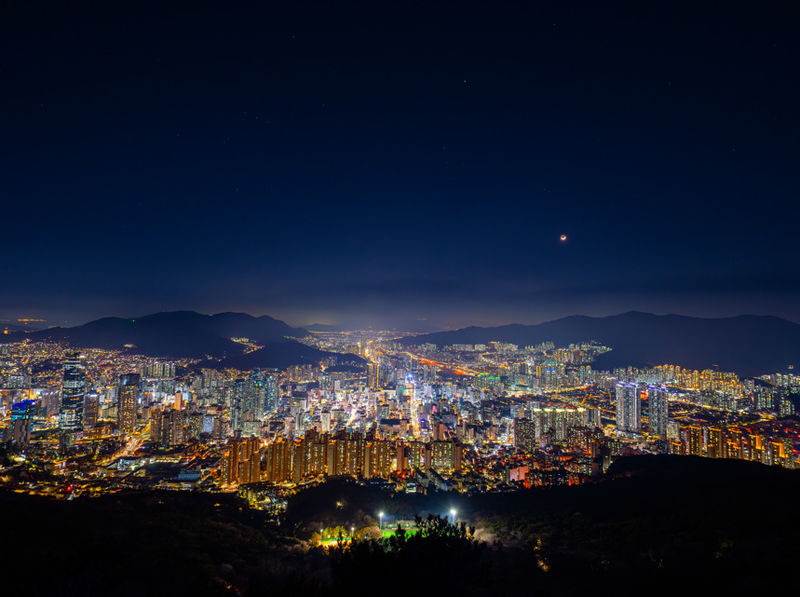 Busan Hwangnyeongsan & Gamcheon Culture Village Half-Day Night Photography Tour - A night route that saves you the transport puzzle
