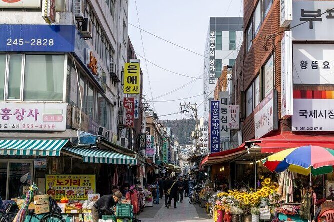 Busan: Jagalchi Market & Gamcheon Village Walking Tour With Guide - The Buzzing Seafood Scene at Jagalchi Market