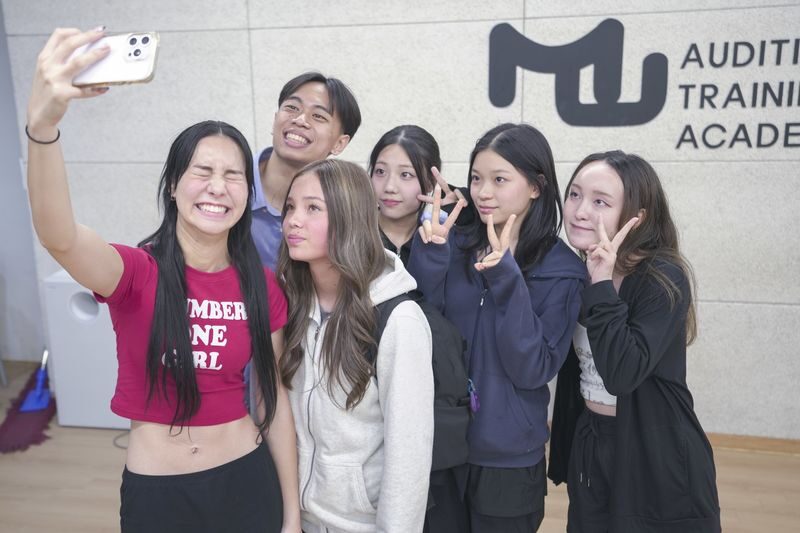 Busan K-POP Dance Class - Idol for a Day Experience - Two hours of K-pop practice in central Busan