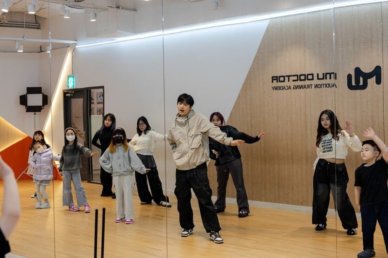 Busan K-POP Dance Class - Idol for a Day Experience - Filming your own short performance