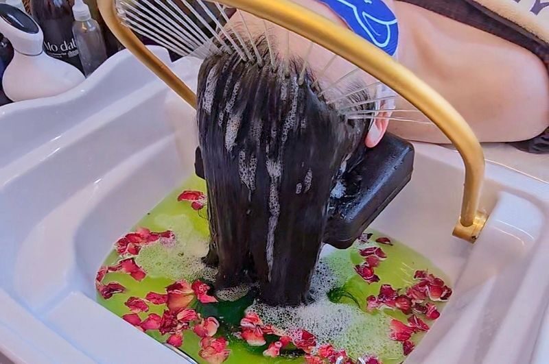 Busan Luxury Head Spa & Massage with AI Scalp Diagnosis Experience - A scalp scan before the shampoo