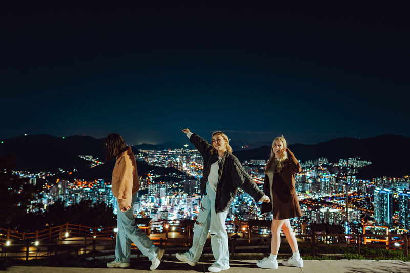 Busan Night Small Group Photo Tour - A photographer who also guides and drives