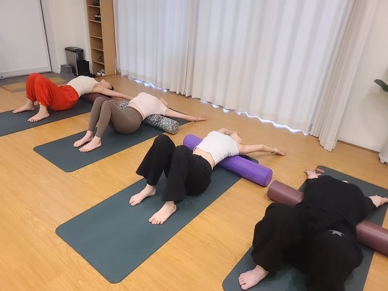 Busan Private Yoga Experience - A quiet hour in the middle of Busan