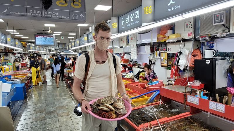 Busan Seafood Tour and Dinner with Busan Oppa - Jagalchi Market: seafood up close