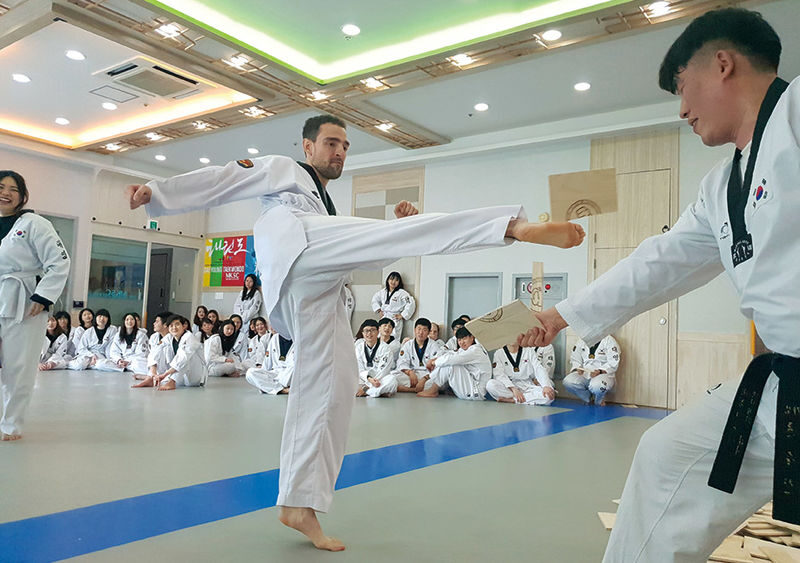 Busan Taekwondo Culture Experience - From street clothes to dobok at Daeyoung Taekwondo