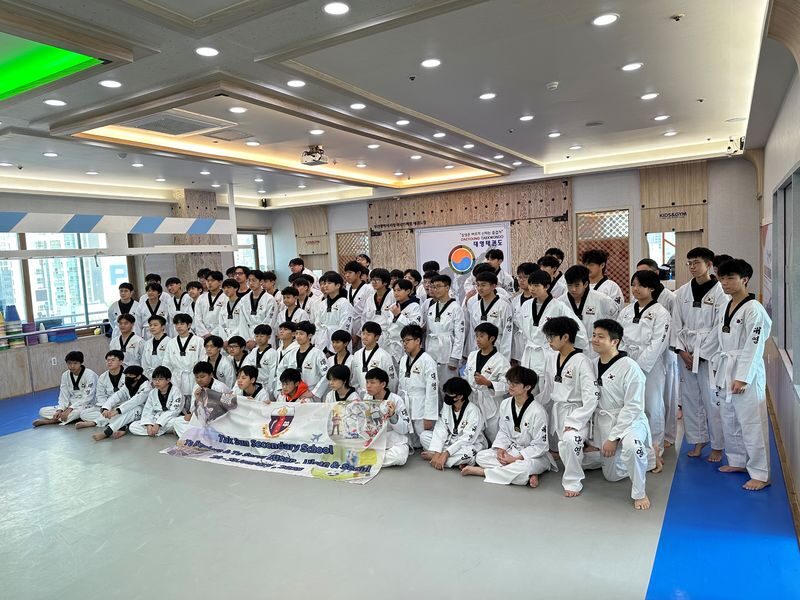 Busan Taekwondo Culture Experience - Ten minutes to get oriented, then warm up