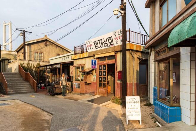 Busan: Ulsan Taehwa River Garden Autumn Foliage Day Tour - Tour Features and Inclusions