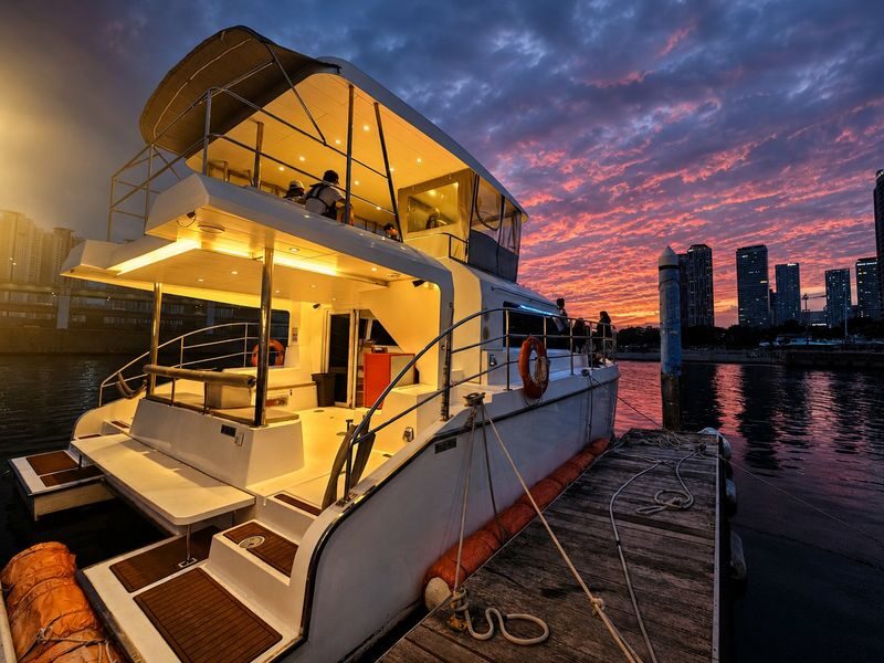 Busan YACHTPIA Yacht Tour: Haeundae Sunset & Gwangan Bridge Cruise - What happens from boarding to return