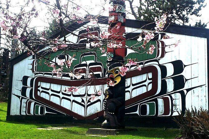 Butchart Gardens and City Highlights Private tour - The Iconic Empress Hotel