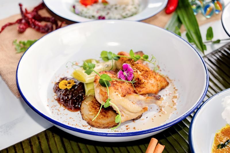 Cable Car Dining Experience in Singapore - What the food and service are like
