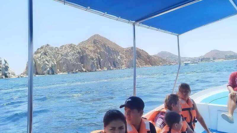 Cabo San Lucas: boat tour around the peninsula and stay at the beach - Good To Know