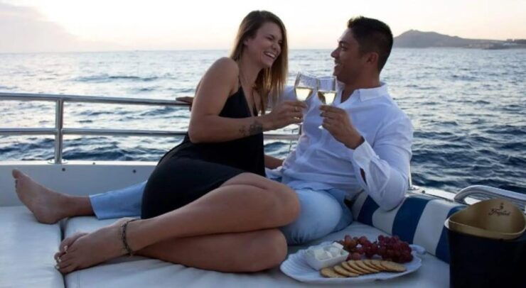 Cabo San Lucas: Romantic Dinner on a Private Yacht - Dinner Experience Overview