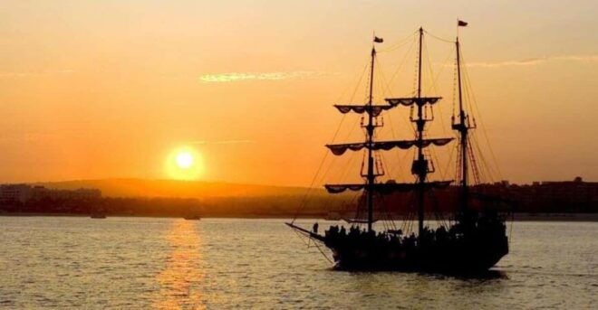 Cabo San Lucas: Sunset Dinner on a Pirate Boat - Pirate Show Details