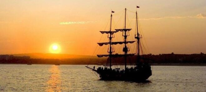 Cabo San Lucas: Sunset Dinner on a Pirate Boat - Meeting Point and Additional Costs