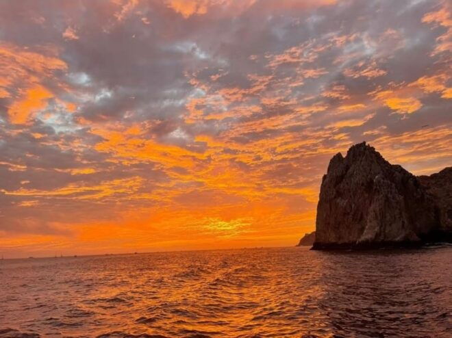 Cabo Sunset Arch Private Yacht Tour Plus Dinner and Drinks - Customization Options