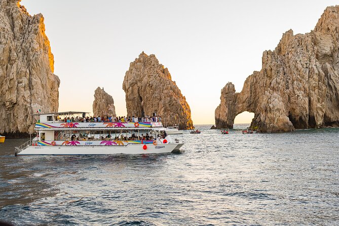 Cabo Sunset Dinner Cruise: Fajitas, Lands End and Party - Boat Features