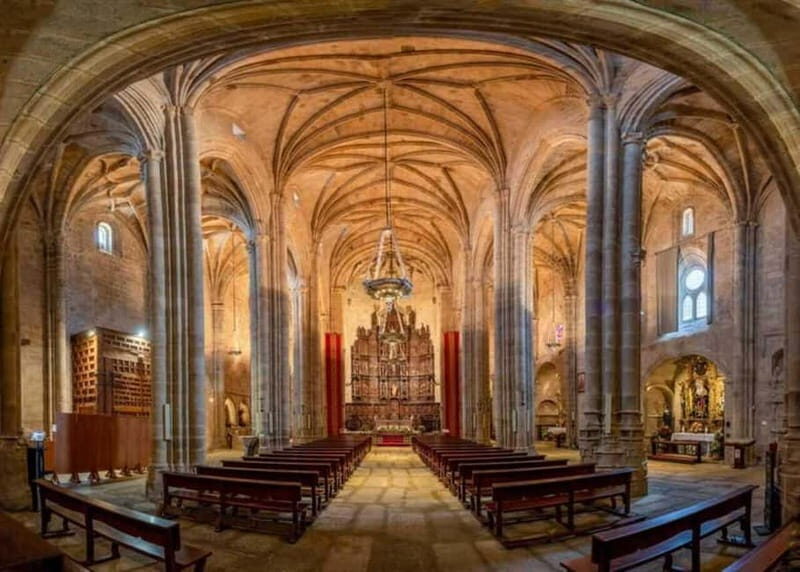 Cáceres: Cáceres Co-cathedral Night Visit - In-Depth Review of the Cáceres Co-cathedral Night Visit