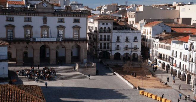 Cáceres: City Highlights Walking Tour With Local Guide - Full Description