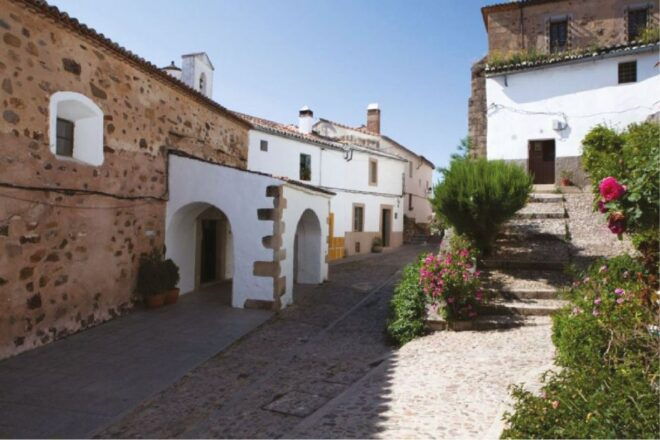 Cáceres: City Highlights Walking Tour With Local Guide - Directions