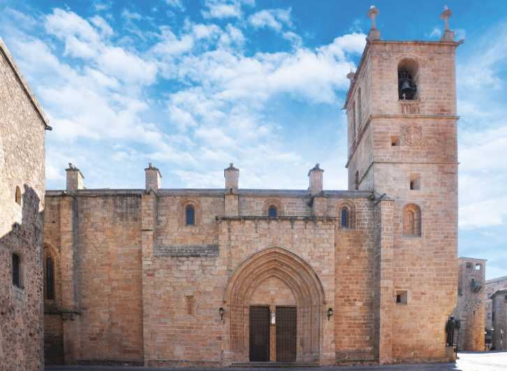 Cáceres: Concathedral of Santa Maria Ticket With Audio Guide - Audio Guide Options