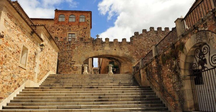 Cáceres: Guided City Highlights Walking Tour - Tour Description