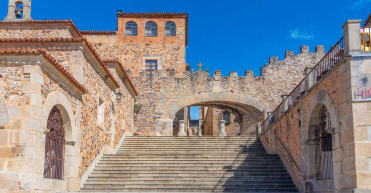 Cáceres: Guided Tour + Entrance to Monuments + Tasting - Good To Know