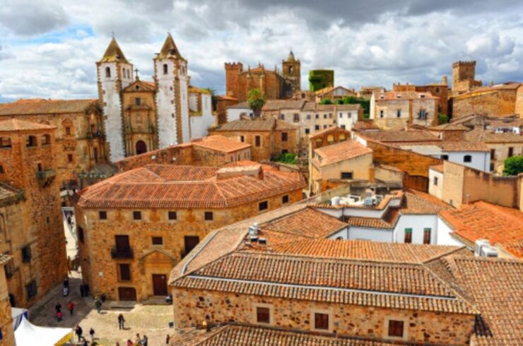 Cáceres: Guided Tour + Entrance to Monuments + Tasting - Tour Details