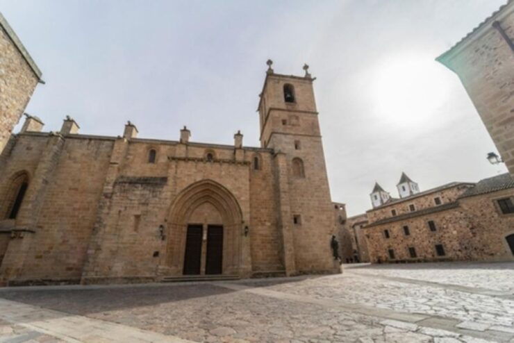 Cáceres: Guided Tour + Entrance to Monuments + Tasting - Booking Information