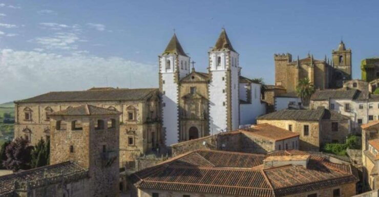 Caceres: Highlights, History and Jewish Quarter Walking Tour - Experience