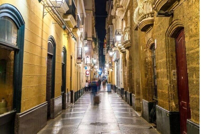 Cadiz: Must-See Highlights Walking Tour - Honoring the Constitution of 1812 at Plaza De España