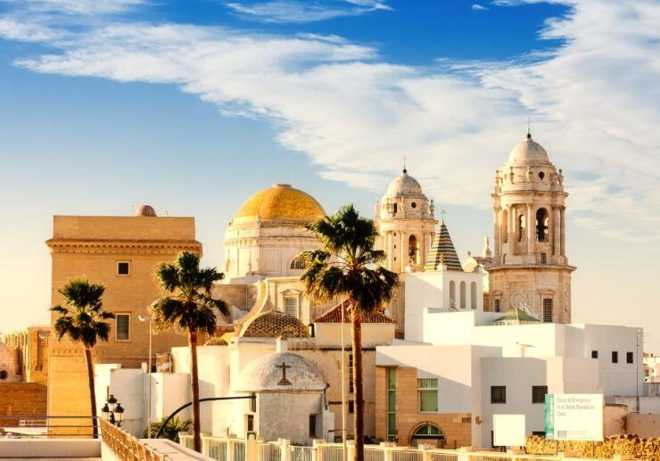 Cadiz: Mysteries and Crimes Walking Tour With Souvenir - Experience Highlights