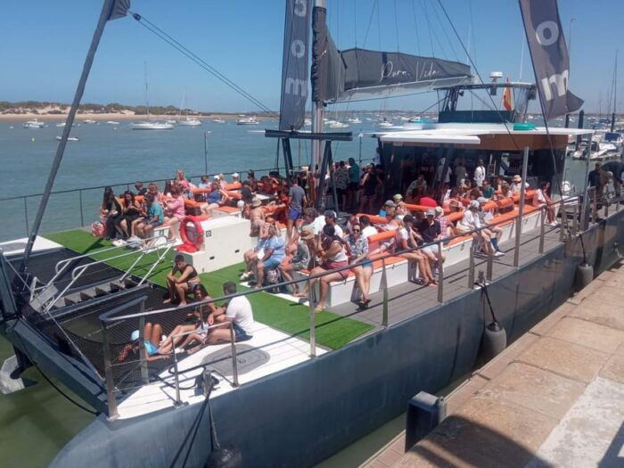 Cádiz: Sunset Catamaran Cruise With Drink - Exploring Cádiz Beyond the Cruise