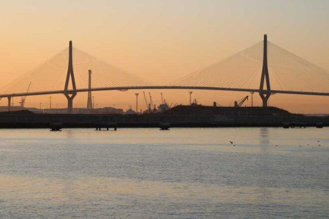Cadiz: Yacht Excursion to La Pepa Bridge - Taste of Local Cuisine