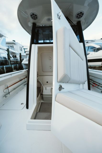 Cagliari: Aquila 28 Catamaran Daycruiser Rental - Rental Details
