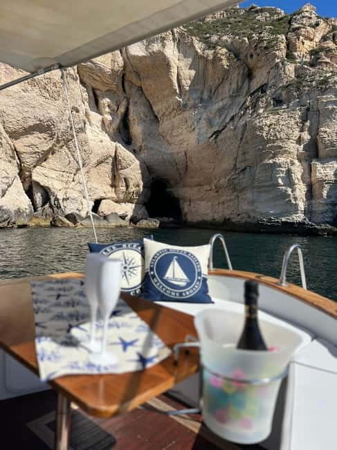 Cagliari la dolce vita escursione in catamarano - An In-Depth Look at the Catamaran Experience