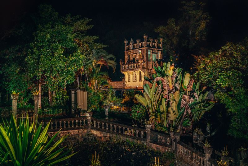 Cairns: Paronella Park Night Tour, Small Group - A guide who adds meaning to the drive