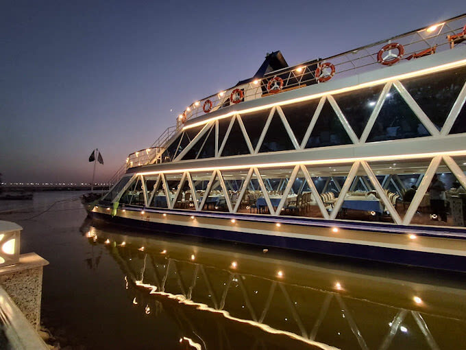 Cairo 5-Star Dinner Cruise with Pickup - A Cairo evening built around the Nile