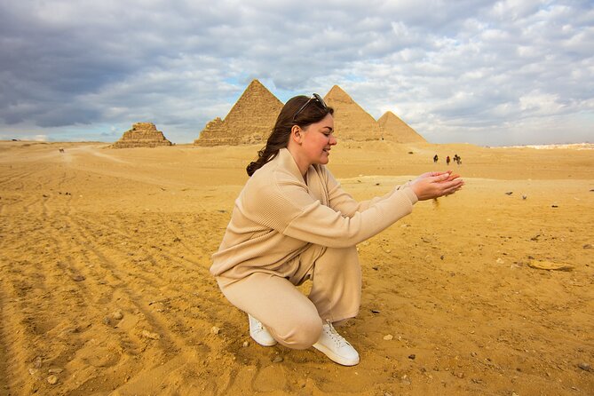 Cairo Female-guided Giza Pyramids, Sphinx, Museum and Bazaar Tour - Tour Overview