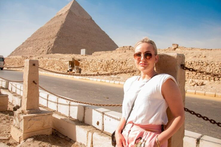 Cairo: Pyramids, Bazaar & Museum With Female Guide - Sightseeing Experience