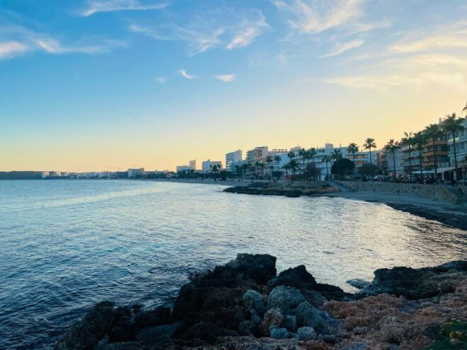 Cala Millor: Coupletime, Fun Game, Quiz and City Walk - Description and Meeting Point