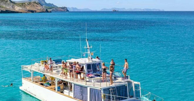 Cala Ratjada: Afternoon Boat Trips With Drinks and Snacks - Swimming and Snorkeling Opportunities