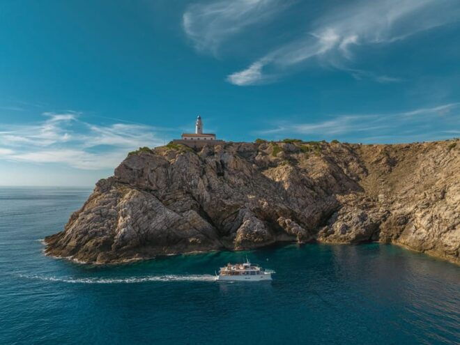 Cala Ratjada: Afternoon Boat Trips With Drinks and Snacks - Local Snacks and Drinks Included