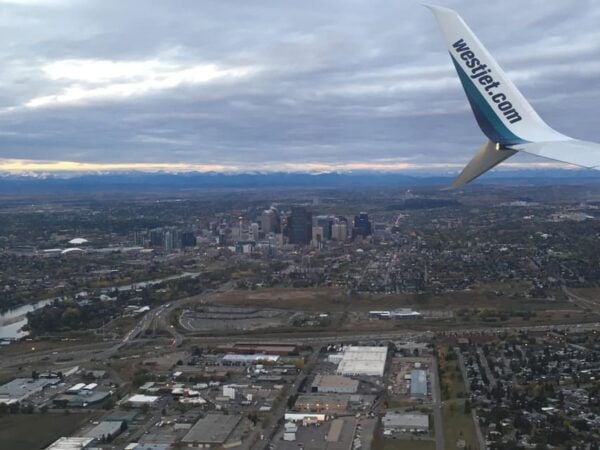 Calgary Airport: Luggage Storage at the Arrival Level - Customer Support and Additional Services