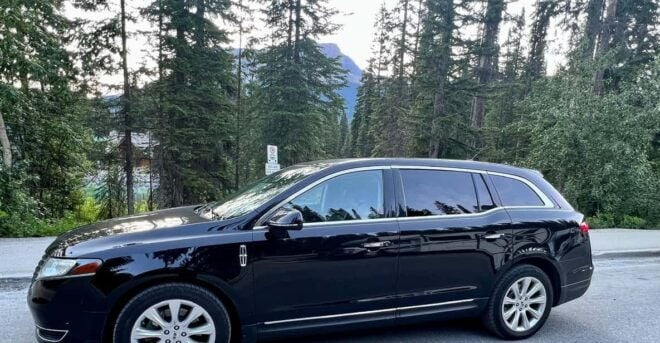 Calgary Airport: Private Transfer to Banff - Waiting Time and Pickup Details