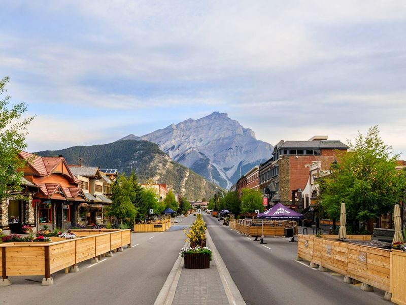 Calgary Banff Gondola & Lake Louise Full-Day National Park Tour - Calgary to Banff: a scenic day with a long road leg