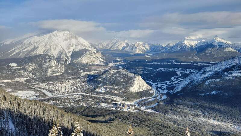 Calgary: Canmore, Banff, Lake Louise - Gondola Included - Discovering the Charm of the Rockies on a Day Trip