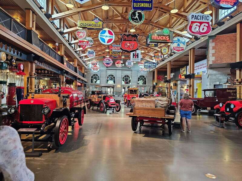 Calgary City Tour & Yamnuska Wolfdog Sanctuary Private Tour - Calgary City Tour & Yamnuska Wolfdog Sanctuary Private Tour Review