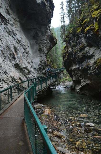Calgary: Lake Louise, Moraine Lake, and Johnston Canyon Tour - Customer Experience