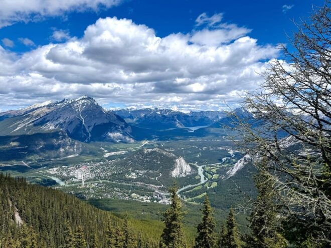 Calgary: Lake Minnewanka, Gondola, Banff, & Hotsprings Tour - Inclusions and Exclusions