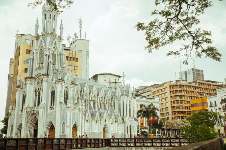 Cali: City Highlights Private Bus Tour With Transfer - Tour Experience